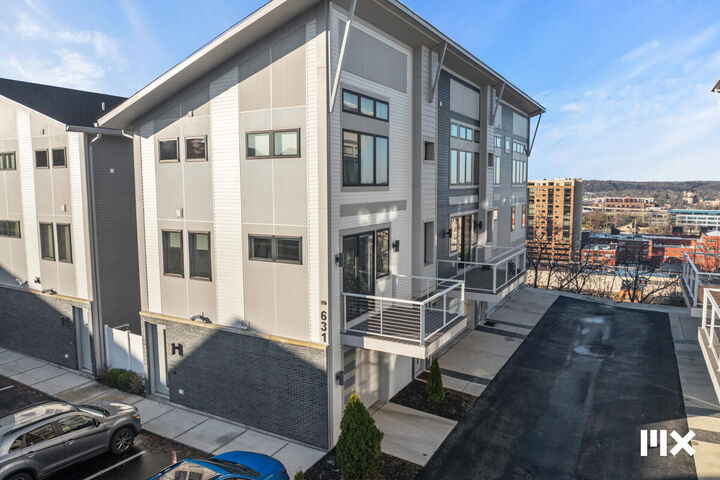 Property Photo:  631 Fairview Avenue NE  MI 49503 