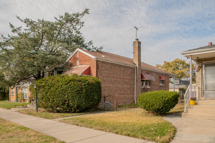 Property Photo:  334 W 101st Place  IL 60628 