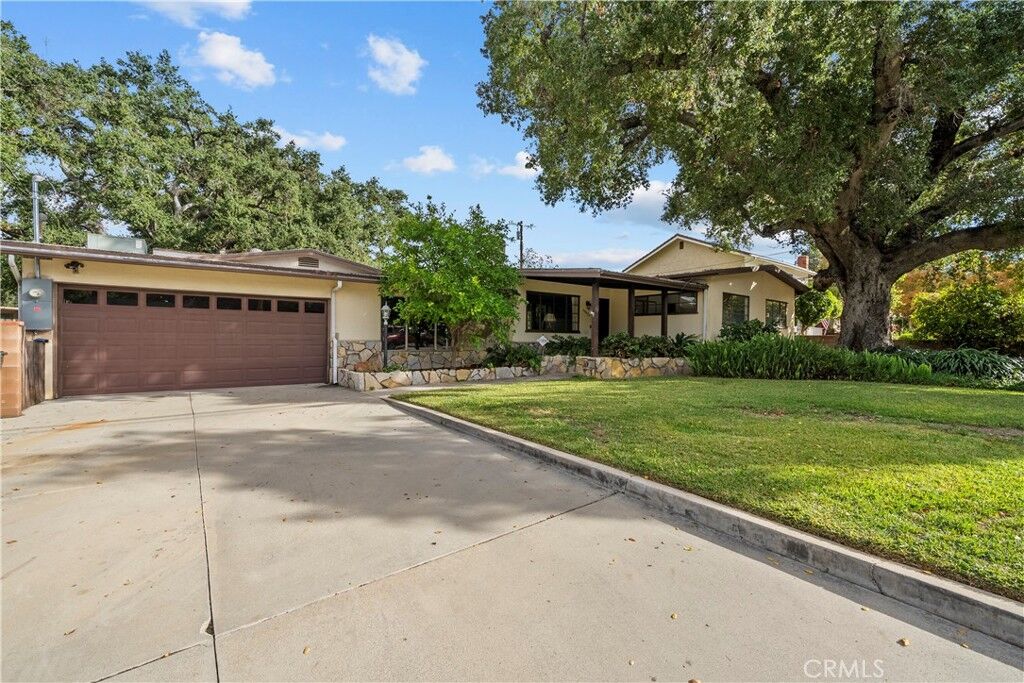 Property Photo:  24422 Valley  CA 91321 
