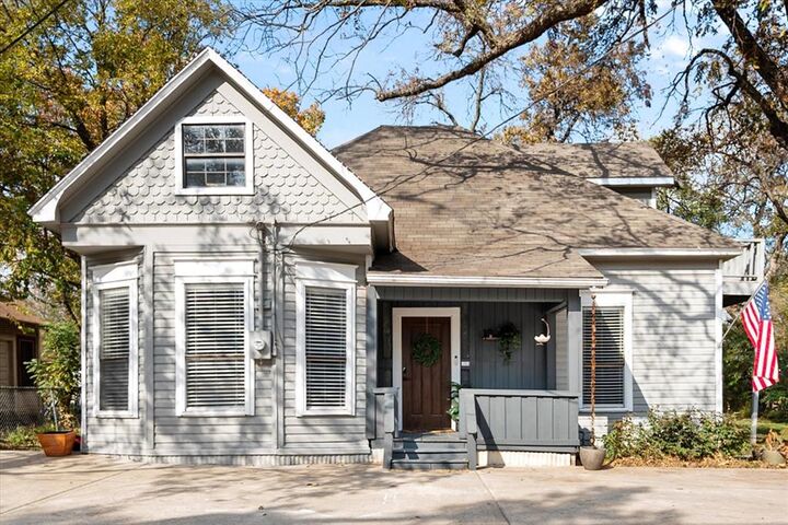 Property Photo:  216 W Willingham Street  TX 76033 