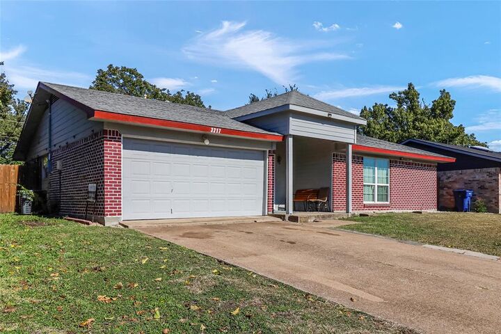 Property Photo: 3217 Lariat Lane TX 75042