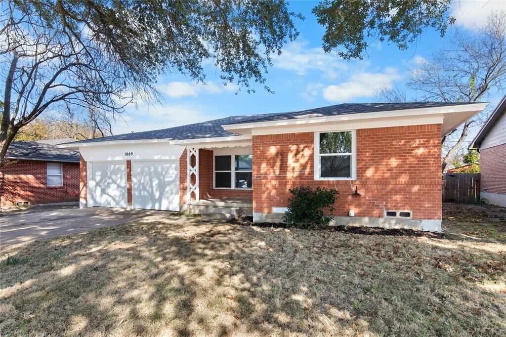 Property Photo: 1809 W Birge Street TX 75092