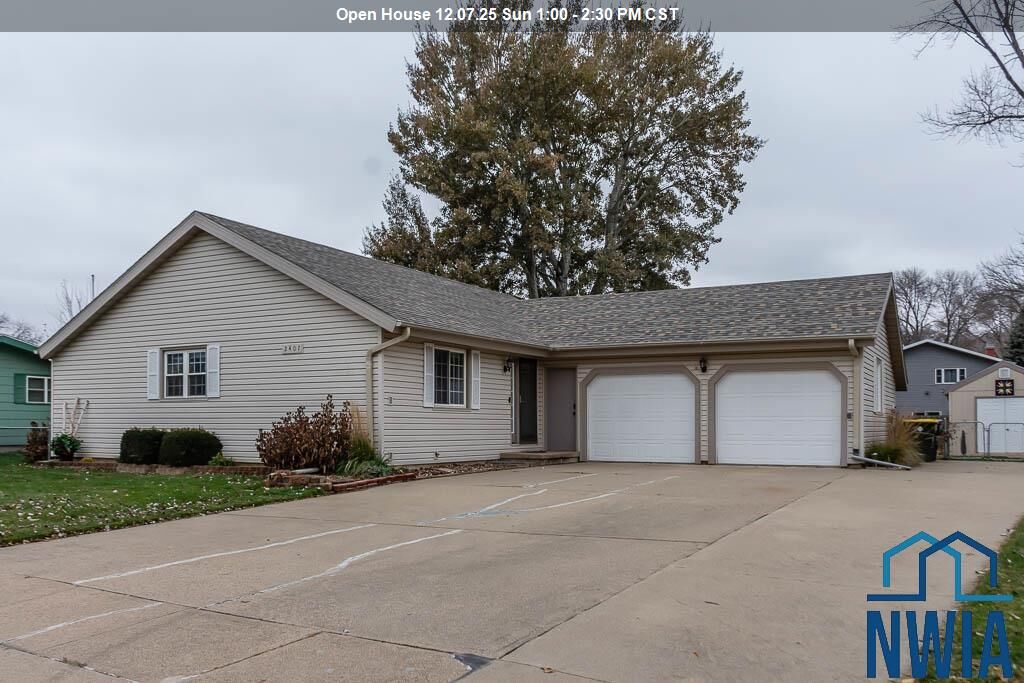 Property Photo: 2407 Carlisle Rd IA 51054