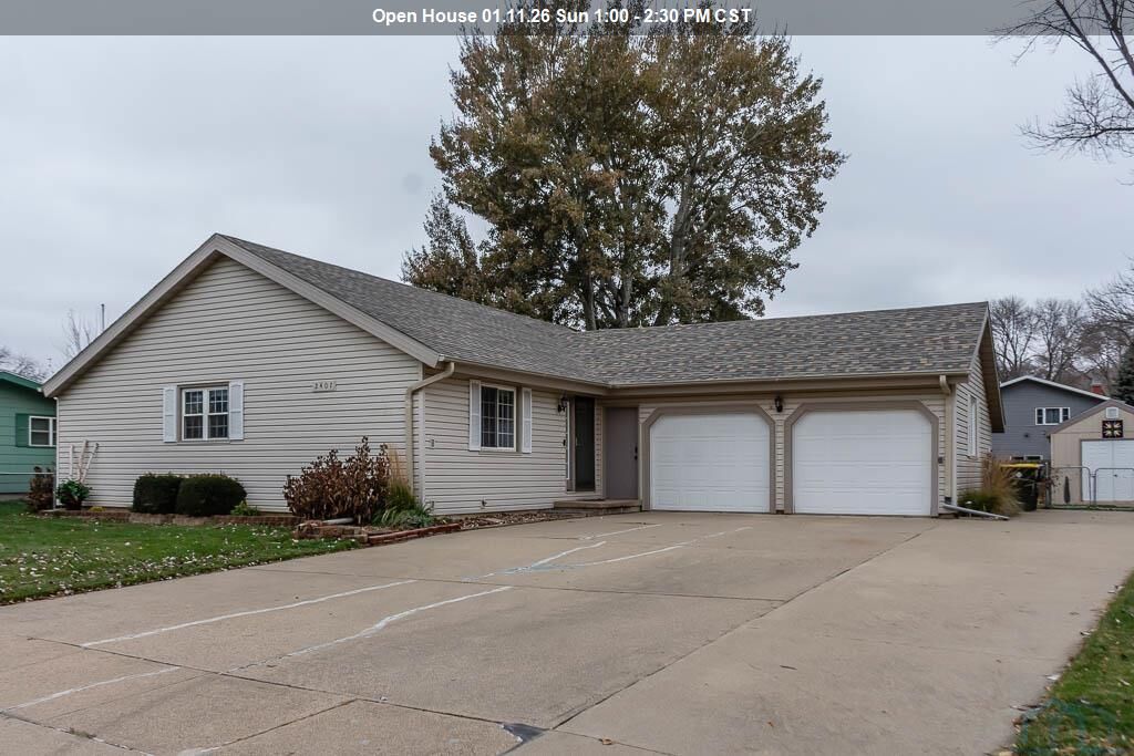 Property Photo: 2407 Carlisle Rd IA 51054