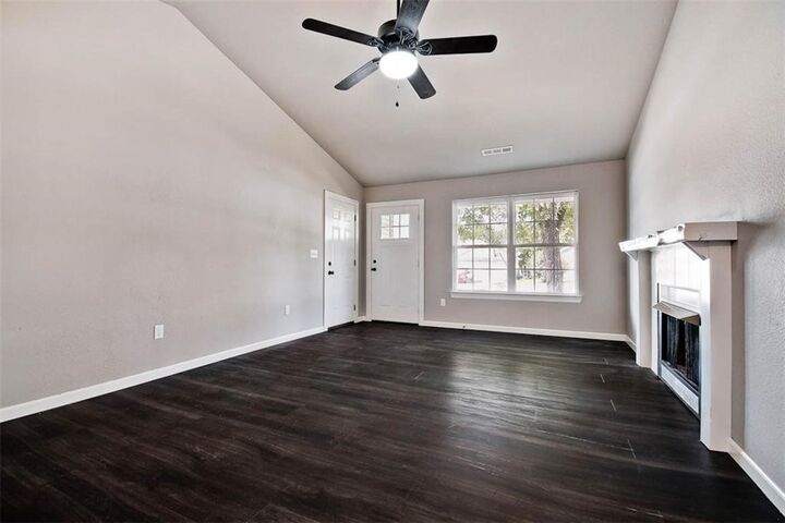 Property Photo:  2411 Choctaw Street  AR 72712 