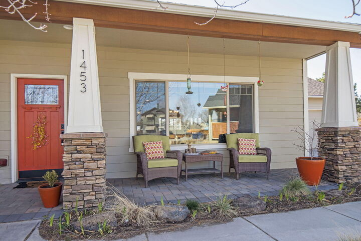 Property Photo: 1453 NW 20th Court OR 97756