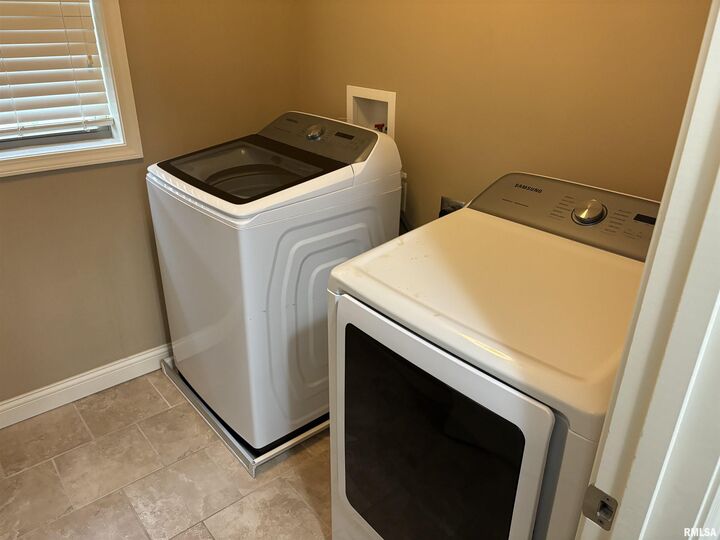 Property Photo: 2315 W Paddington Court IL 61615