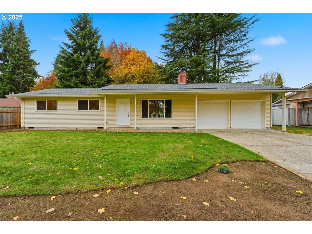 Property Photo:  741 SE 36th Ave  OR 97123 