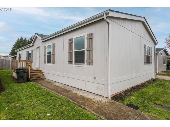 5217 Silver Loop NE  Salem OR 97305 photo