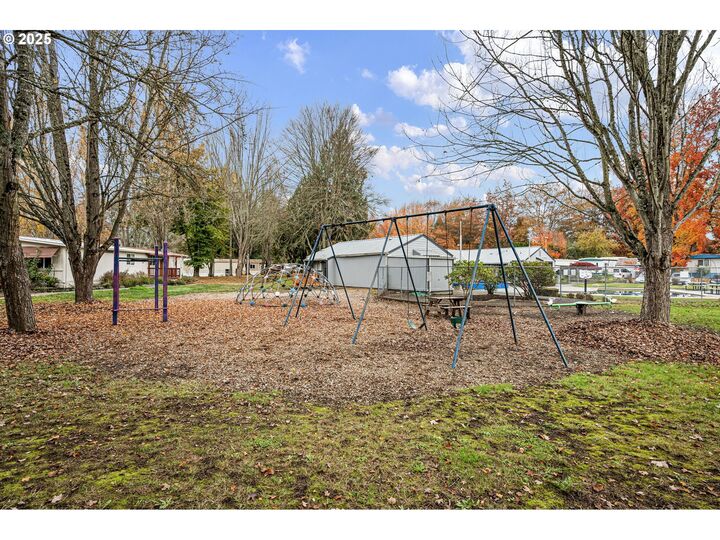 Property Photo:  4900 Royal Ave 3  OR 97402 