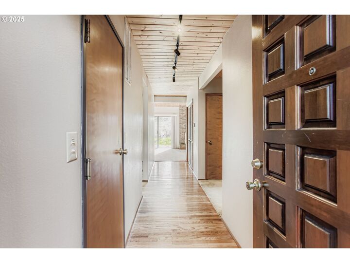 Property Photo: 7968 SW Scholls Ferry Rd OR 97008