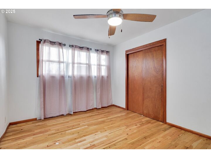 Property Photo:  22043 SE Oak St  OR 97030 