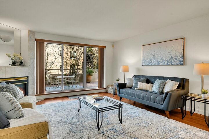 Property Photo:  619  5th Avenue W 203  WA 98119 