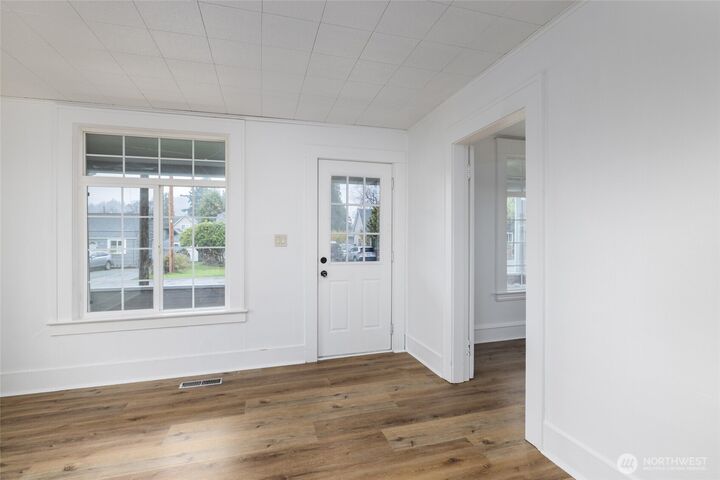 1016 E Orange Avenue  Burlington WA 98233 photo