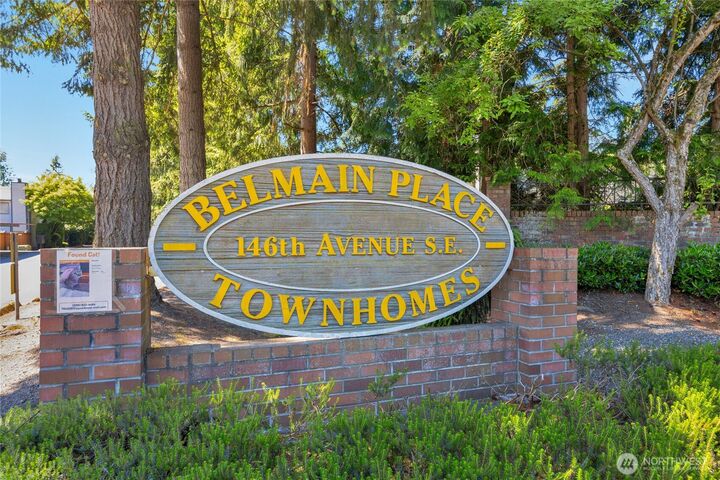 Property Photo:  105  146th Avenue SE E2  WA 98007 