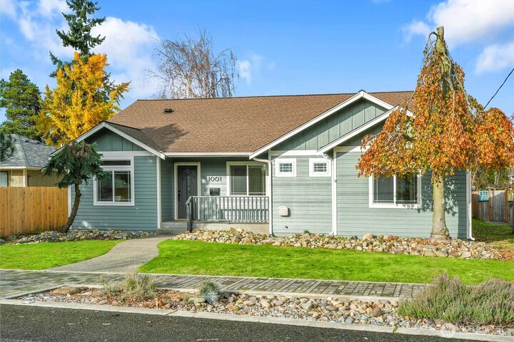 Property Photo:  1001  8th Avenue NW  WA 98371 