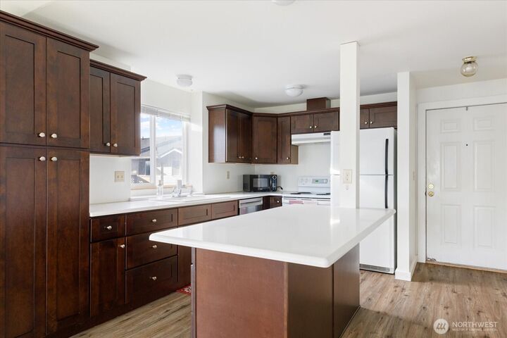 537 NE Ellis Way A202  Oak Harbor WA 98277 photo