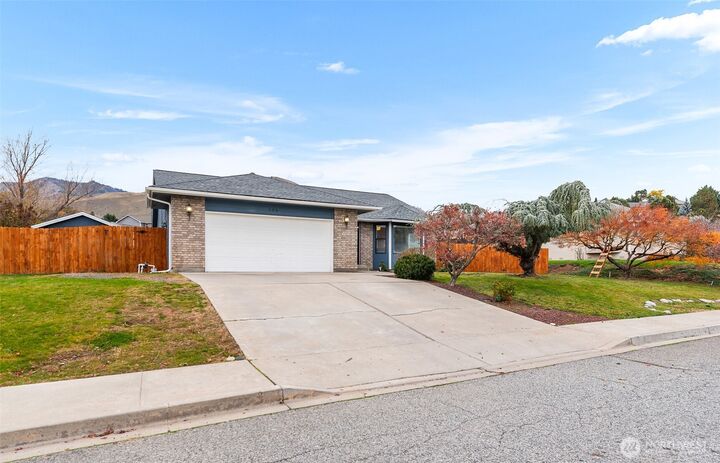 Property Photo: 520 Cedar Wood Lane WA 98801