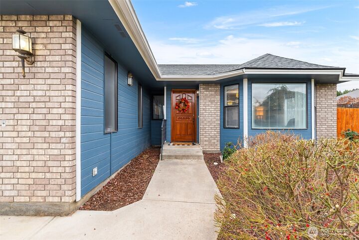 Property Photo: 520 Cedar Wood Lane WA 98801