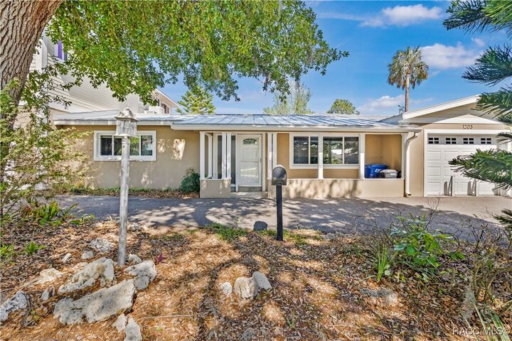 Property Photo:  1203 SE Kings Bay Drive  FL 34429 