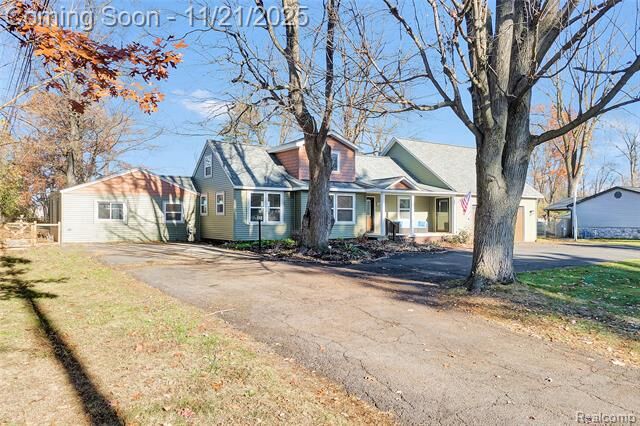 Property Photo:  34682 Beacon Street  MI 48150 
