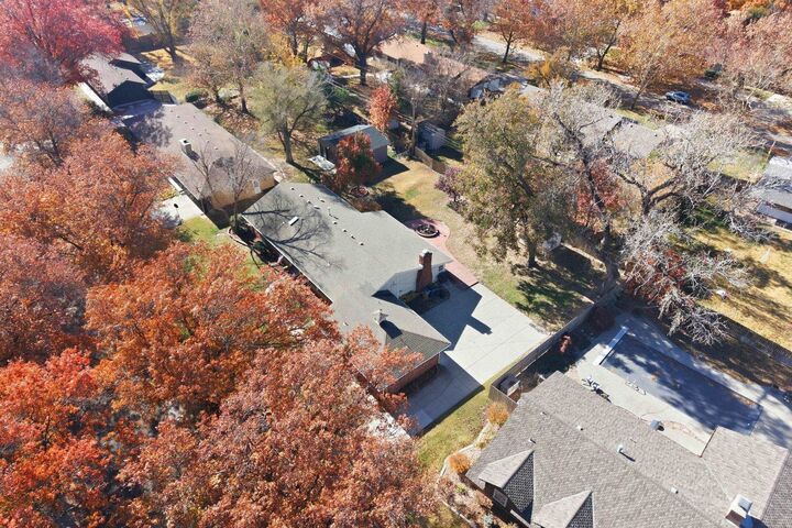 Property Photo:  547 N Mission Rd  KS 67206 