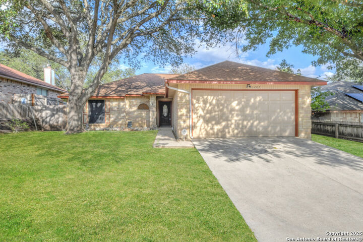 Property Photo: 11702 Forest Hollow TX 78233