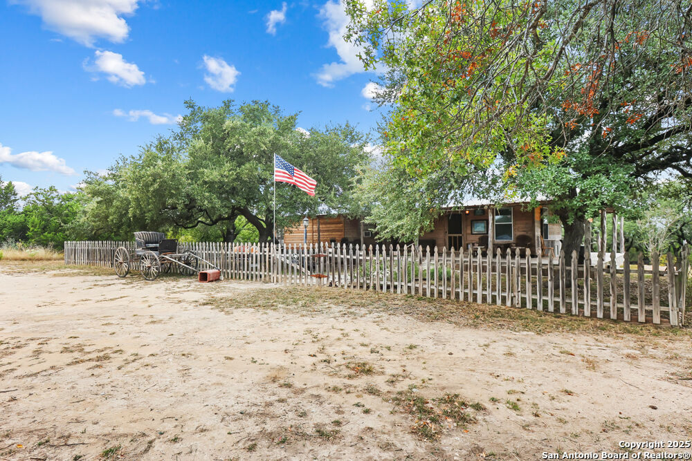Property Photo: 596 Oakridge Ln TX 78063