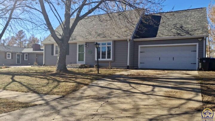 Property Photo:  3337 SW Arrowhead Rd  KS 66614 