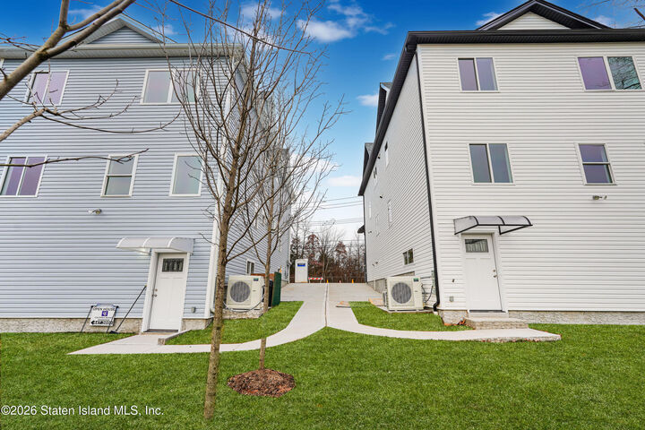 Property Photo:  552 Drumgoole Road E  NY 10312 