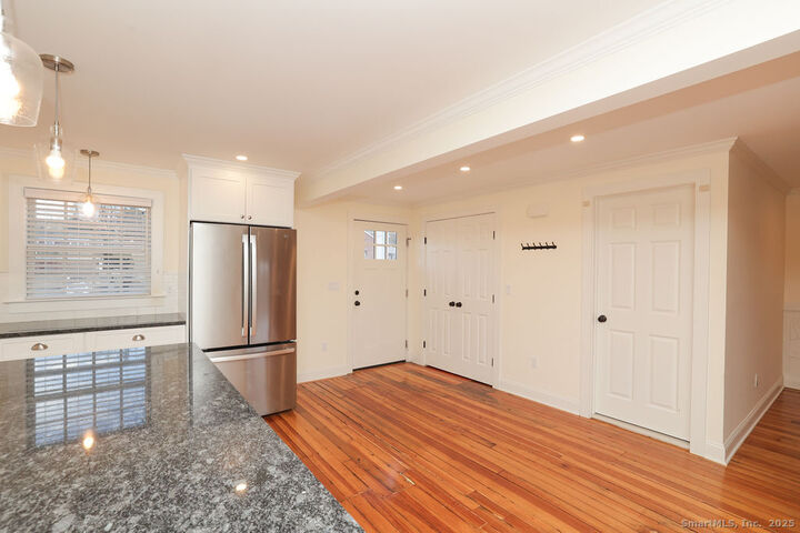 Property Photo:  792 Farmington Avenue Apt 106  CT 06032 