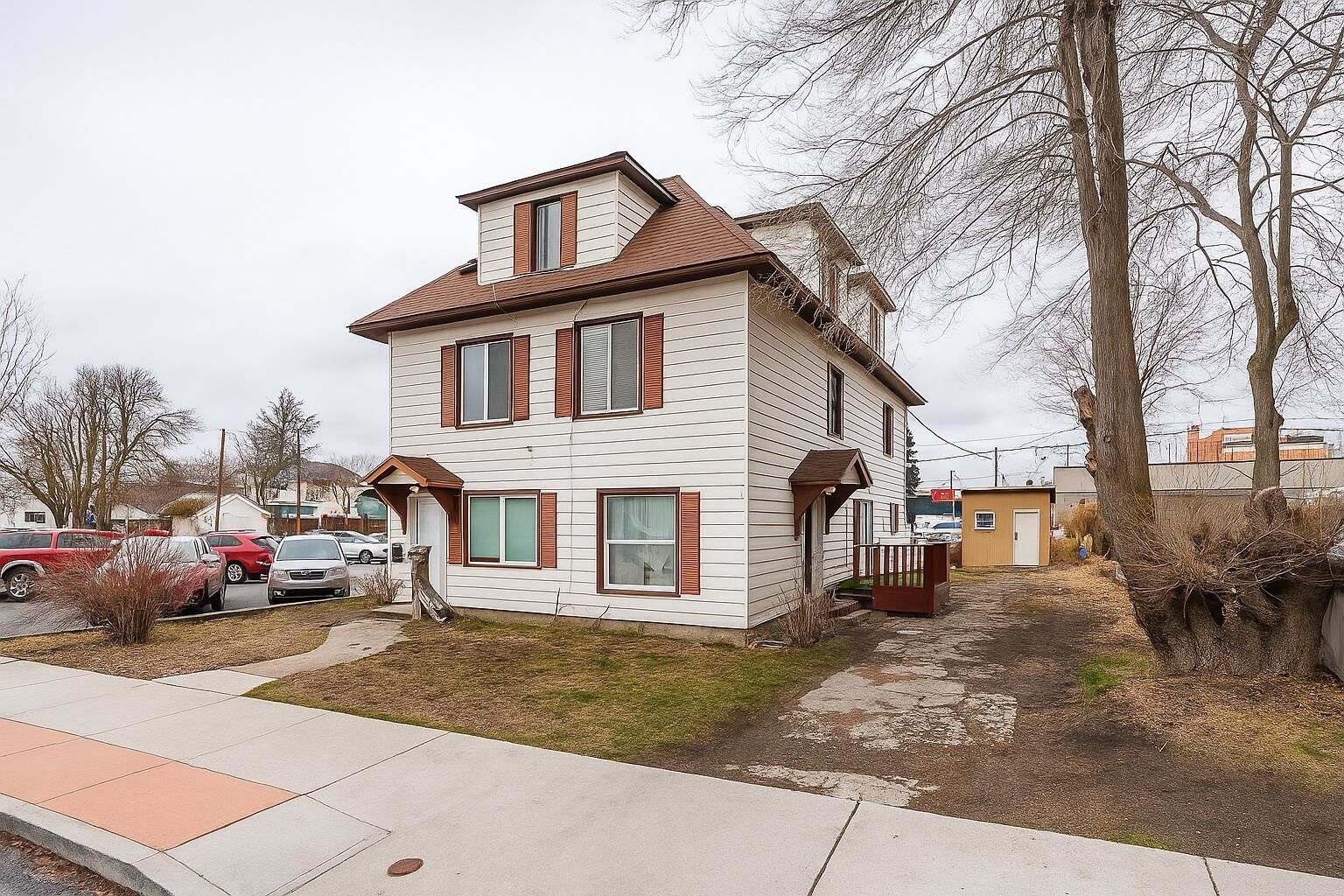 Property Photo:  3011 E Queen Ave  WA 99217 