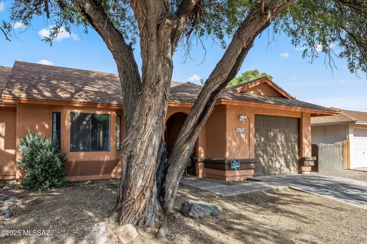 Property Photo: 1716 W Cochran Street AZ 85746