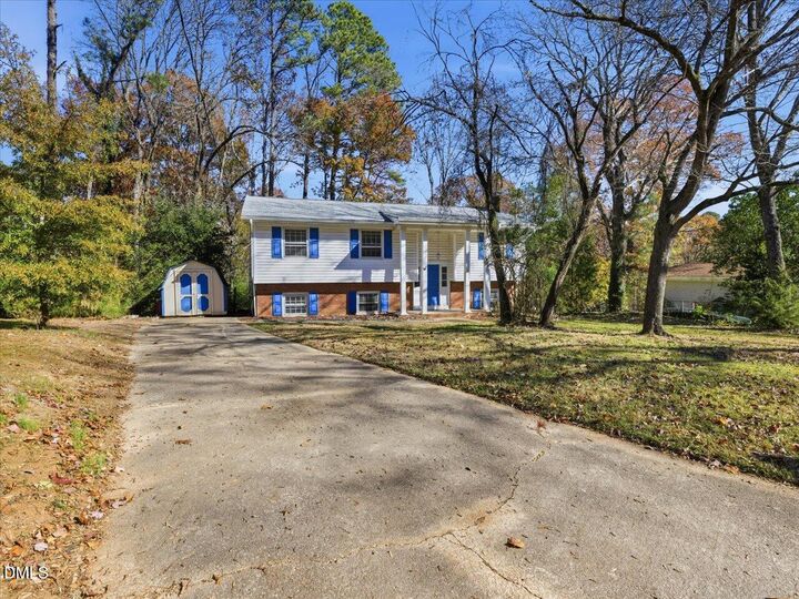 Property Photo: 806 Oakley Court NC 27511