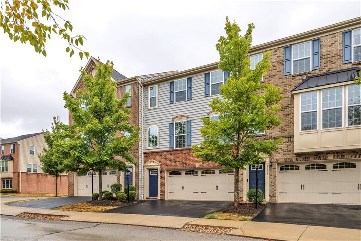 Property Photo: 1304 Pointe View Dr PA 16046