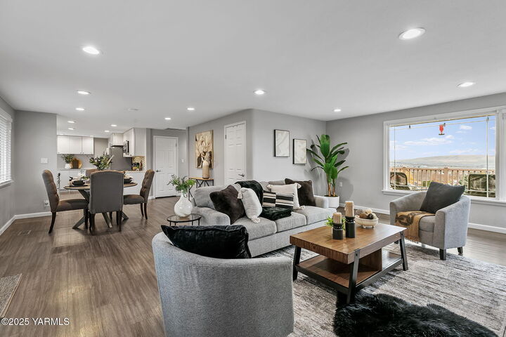 Property Photo:  5602 Hilltop Dr  WA 98901 