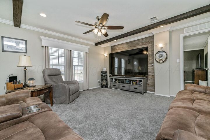 Property Photo: 441 W Plantation Road TX 79118-9459