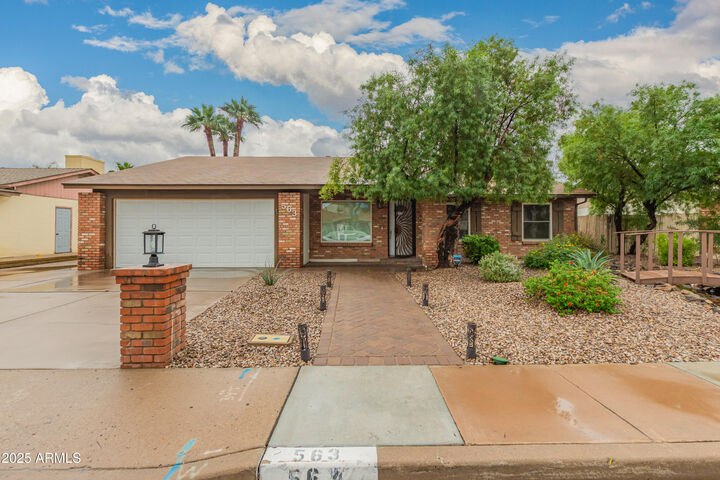 Property Photo: 563 W Kilarea Avenue AZ 85210