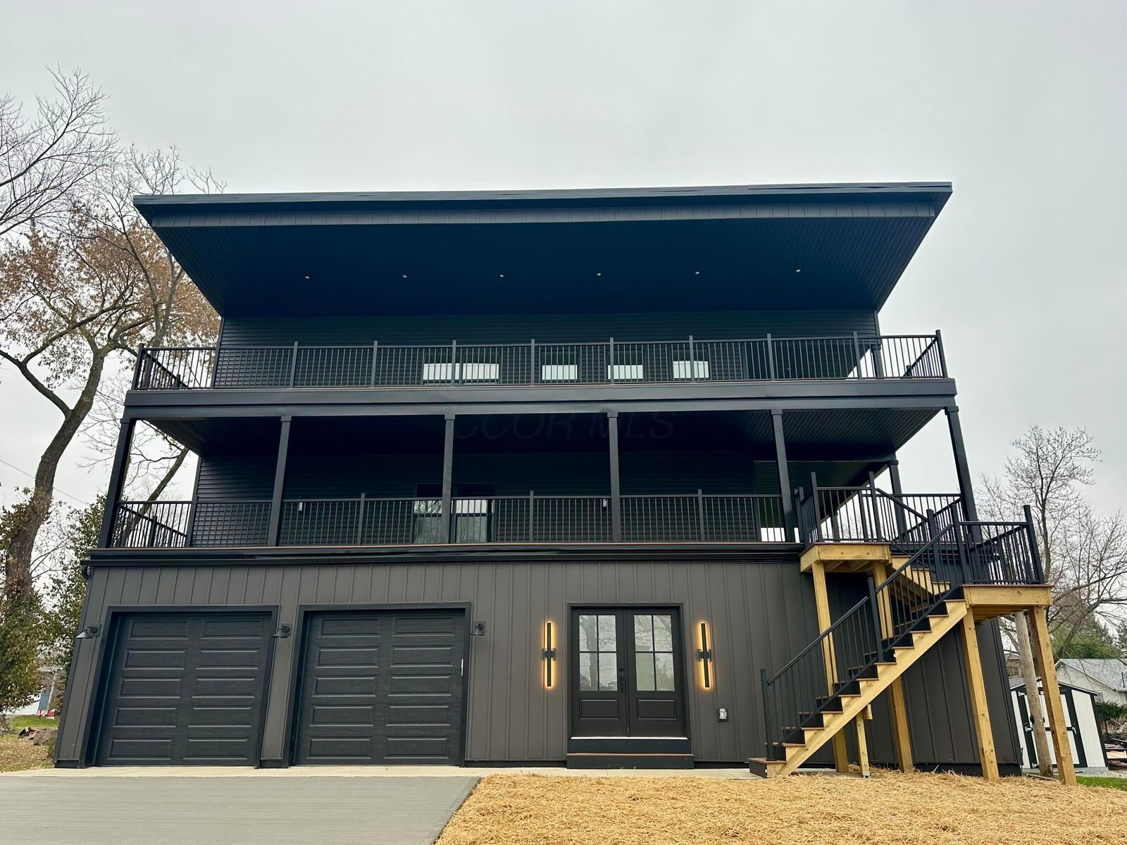 Property Photo:  557 Lexington Avenue  OH 43076 