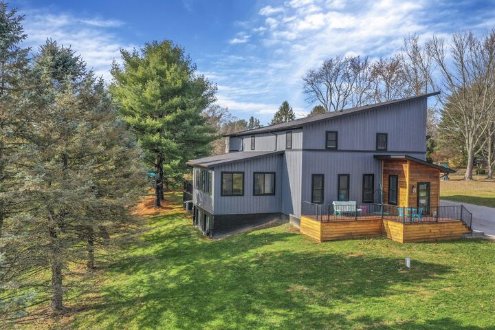 Property Photo:  1470 Hillbrook NE Drive  OH 43130 