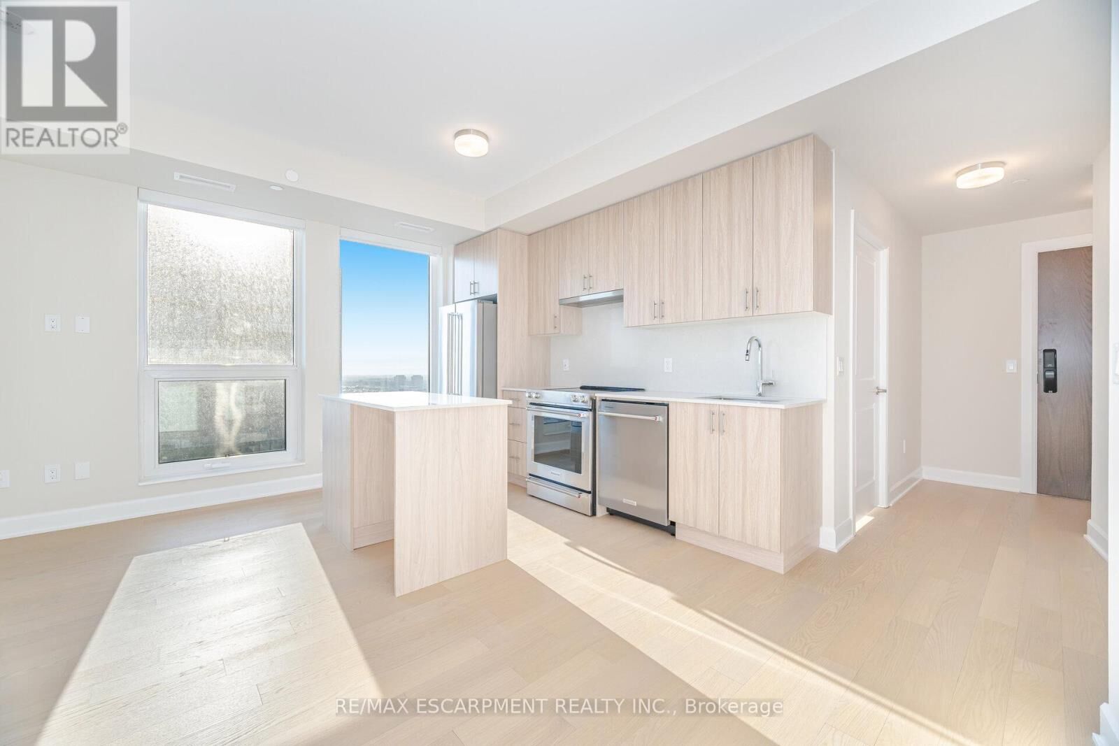 Property Photo:  3240 William Coltson Avenue 1901  ON L6H 8C8 