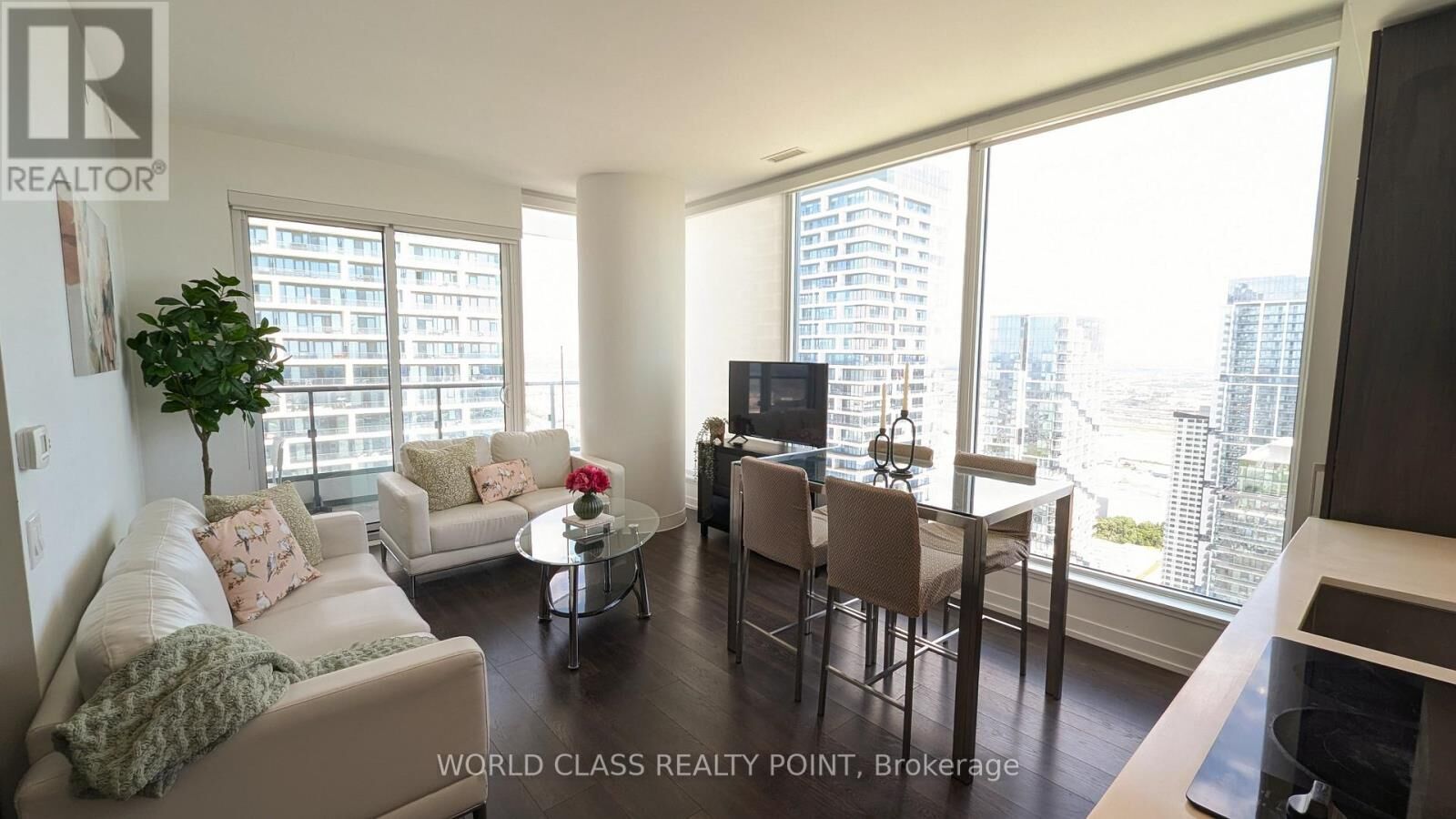 Property Photo:  5 Buttermill Avenue 5202  ON L4K 0J5 