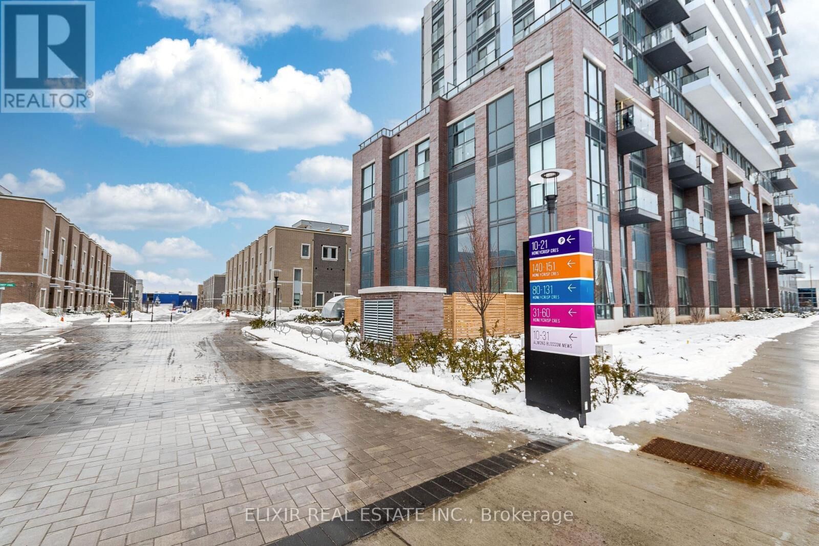 Property Photo:  60 Honeycrisp Crescent East 607  ON L4K 5Z8 