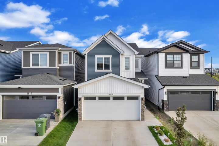 Property Photo: 6919 54 Avenue AB T4X 2Z7