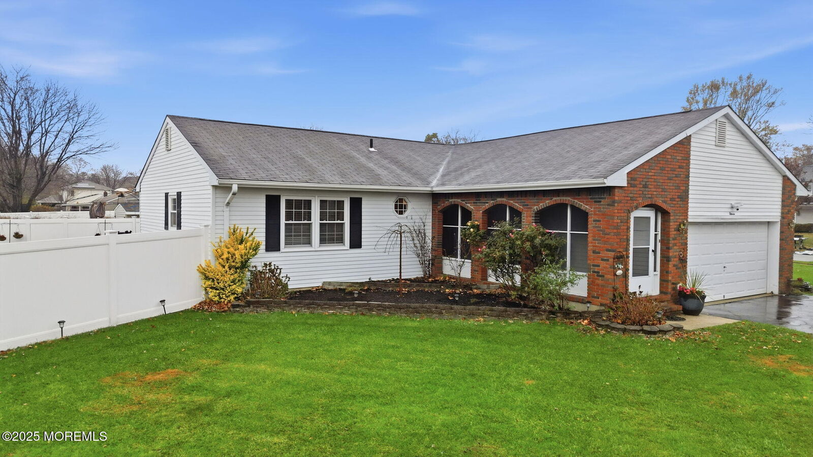 Property Photo:  11 Oak Glen Road  NJ 08753 