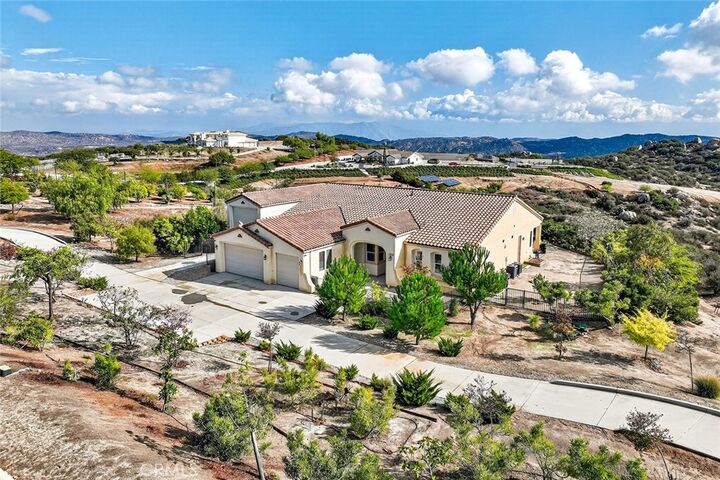 Property Photo:  31960 Via Del Senor  CA 92548 