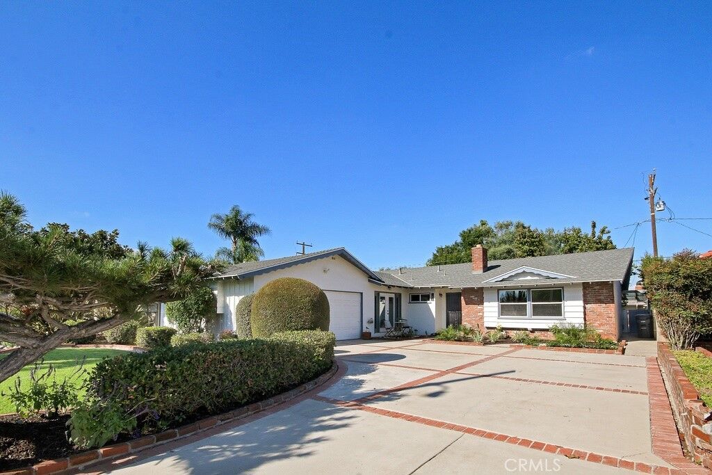 Property Photo:  701 E Wilson Avenue  CA 92867 