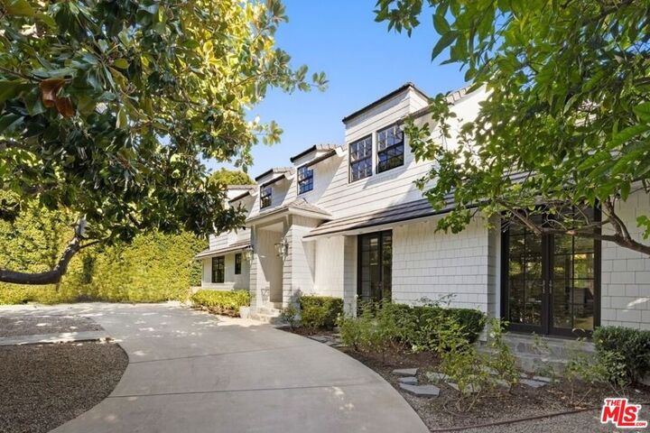 Property Photo:  1960 Coldwater Canyon Drive  CA 90210 