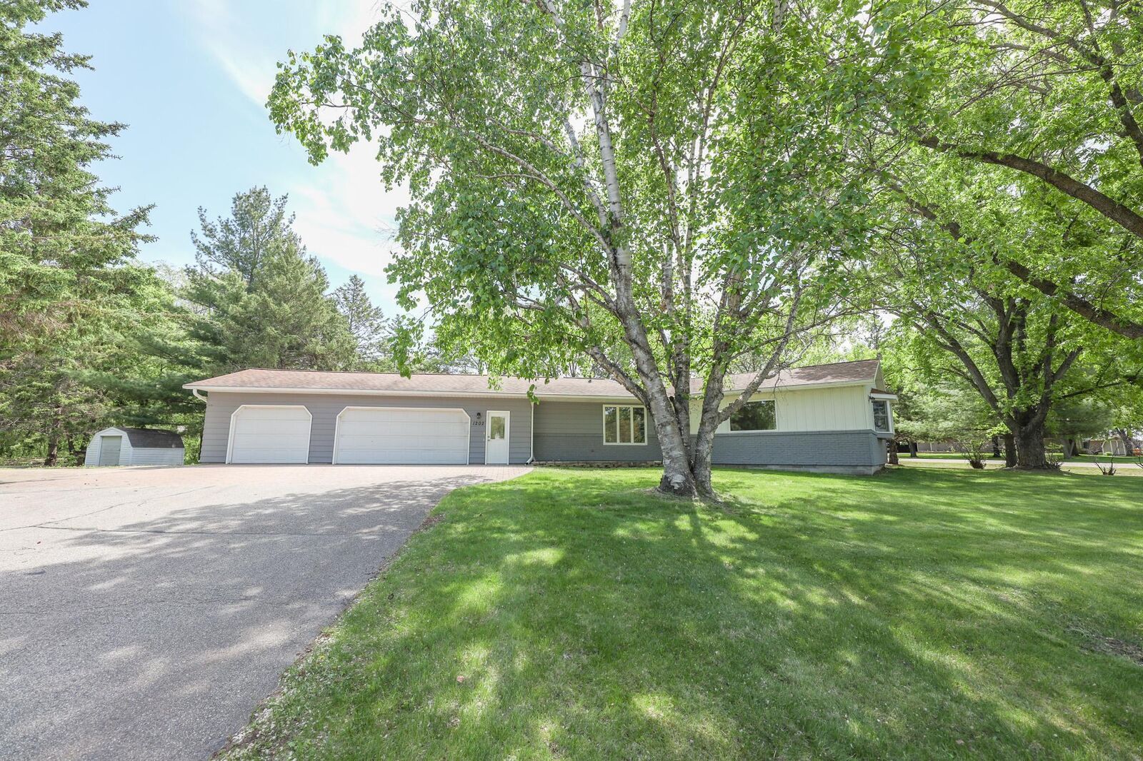 Property Photo:  1202 Ridgeview Terrace NE  MN 56308 