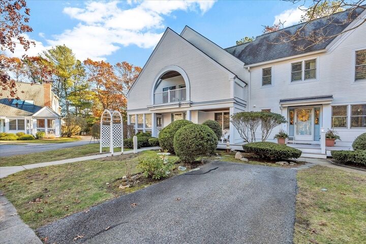 Property Photo:  4 Bob White Cres 4  MA 02649 